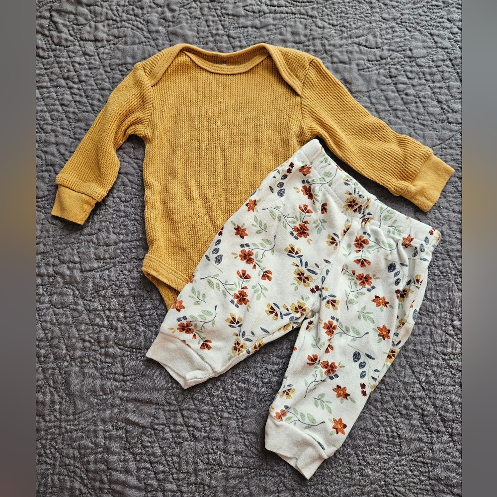 Chickpea 0-3 Baby Outfit